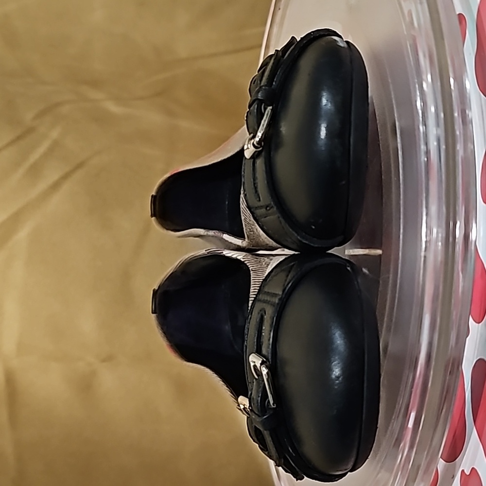 E Little Girls Burberry Ballet flats w/ 💛buckles size 31 Eu or 13 US w/ bag - Picture 5 of 14